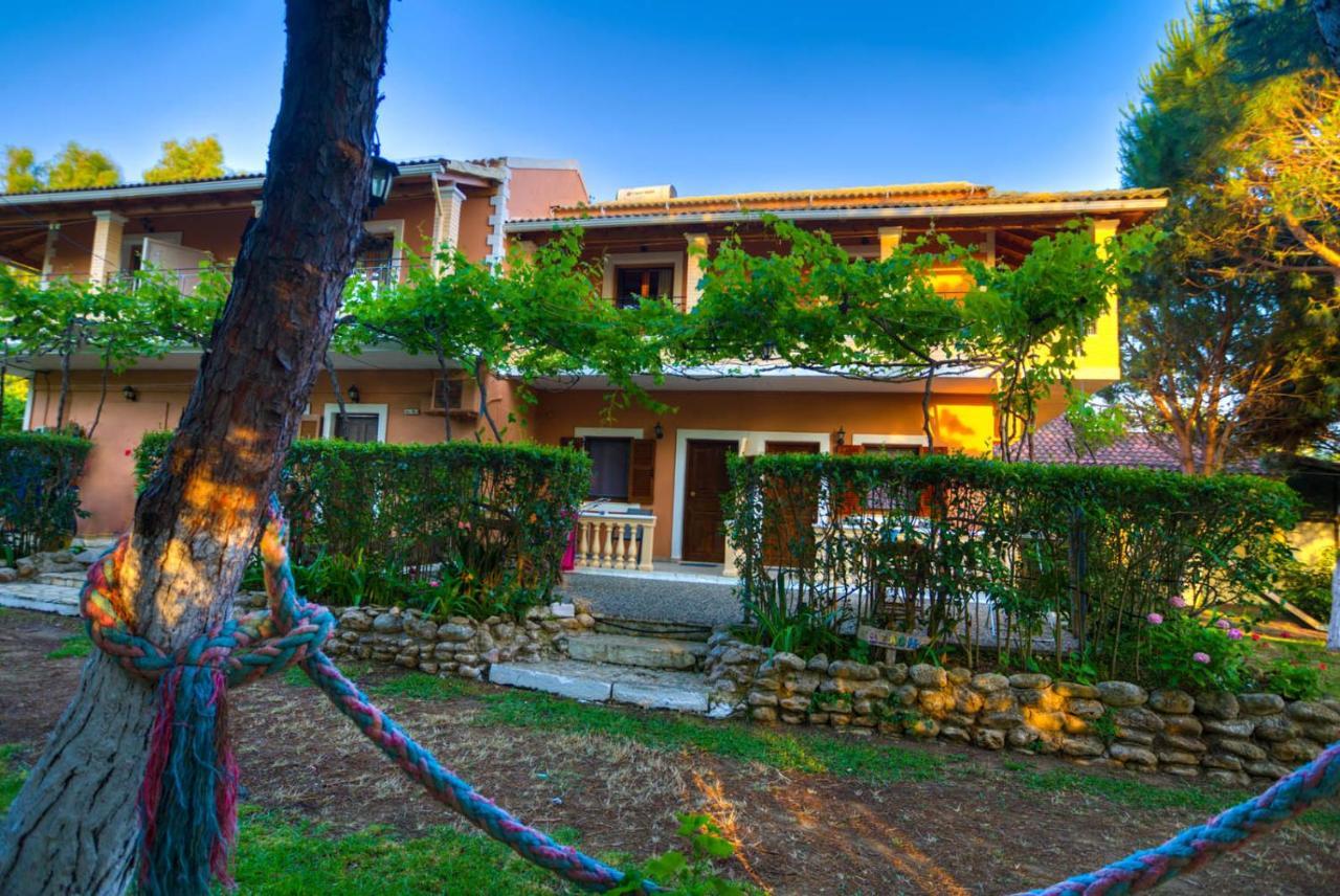Christinas Lofts Apartment Agios Matthaios  Ngoại thất bức ảnh
