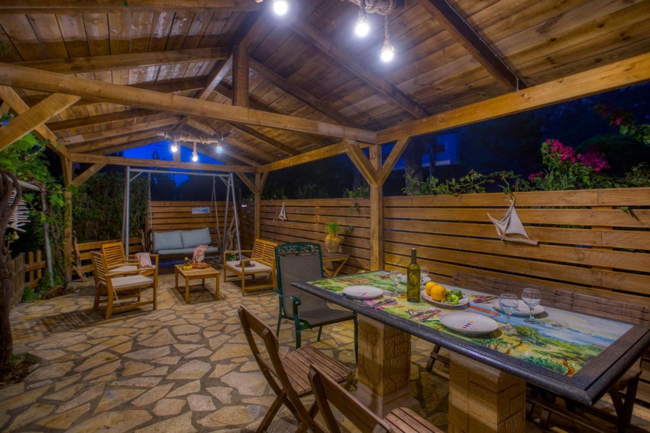 Christinas Lofts Apartment Agios Matthaios  Ngoại thất bức ảnh
