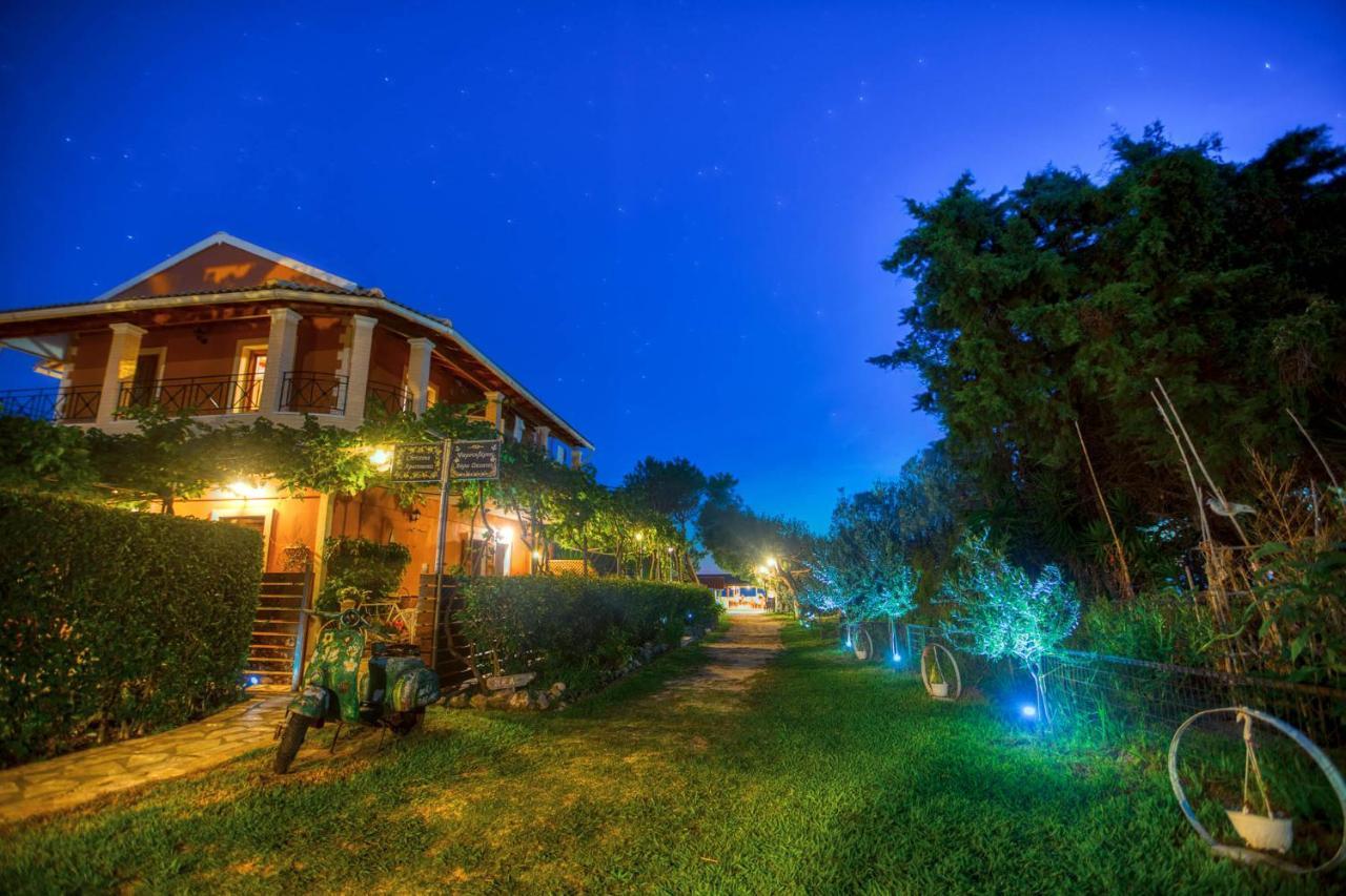 Christinas Lofts Apartment Agios Matthaios  Ngoại thất bức ảnh