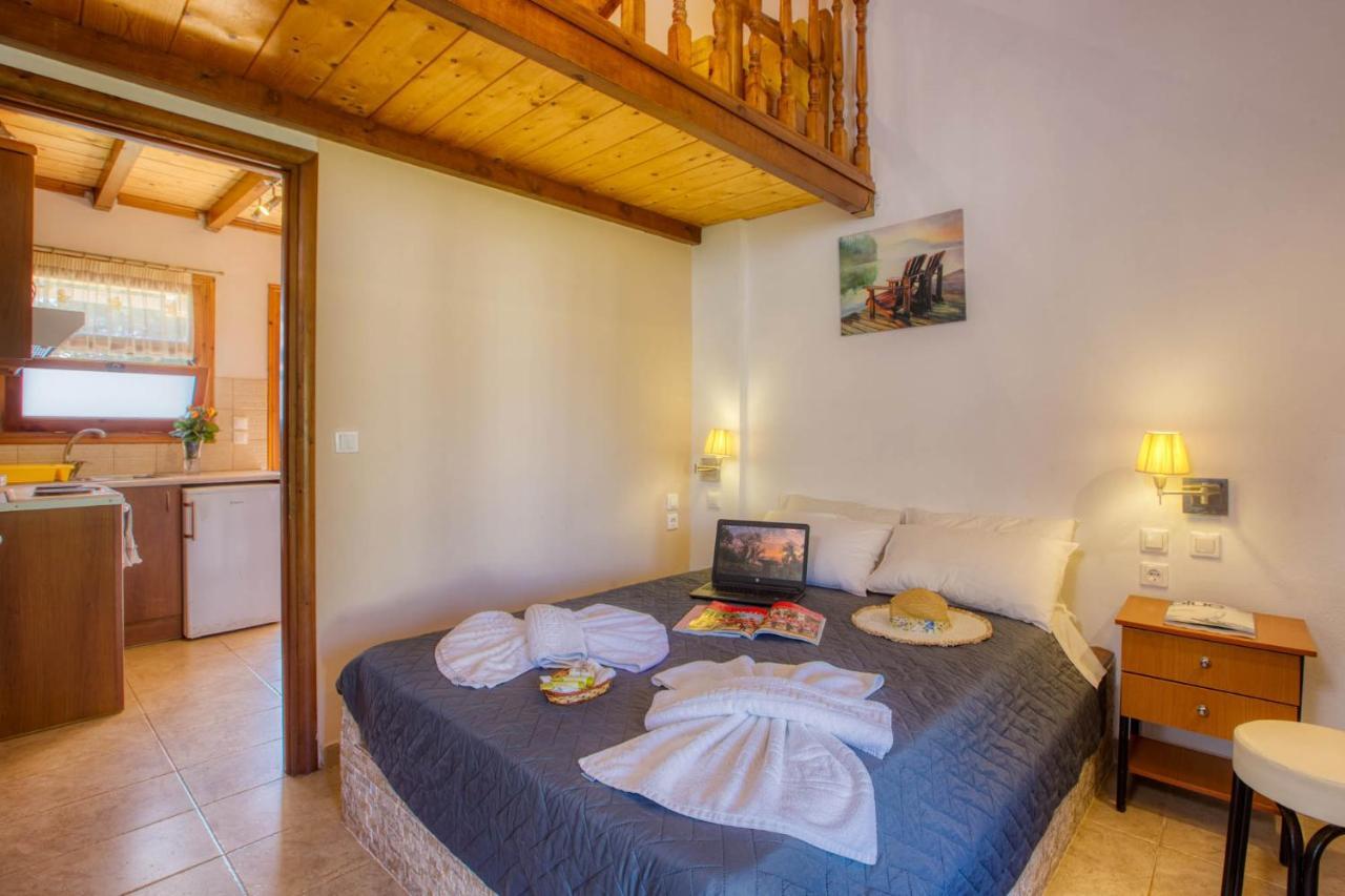 Christinas Lofts Apartment Agios Matthaios  Ngoại thất bức ảnh