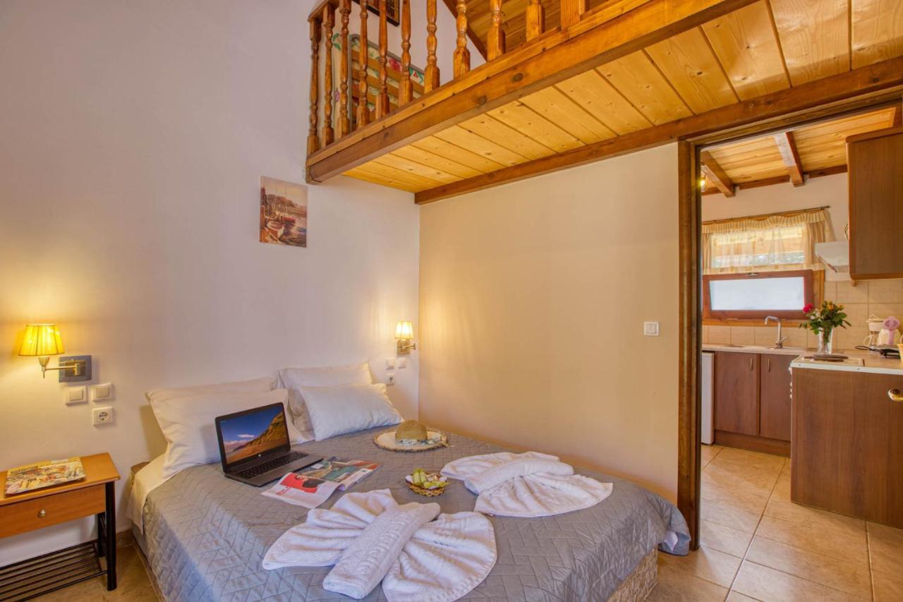 Christinas Lofts Apartment Agios Matthaios  Ngoại thất bức ảnh
