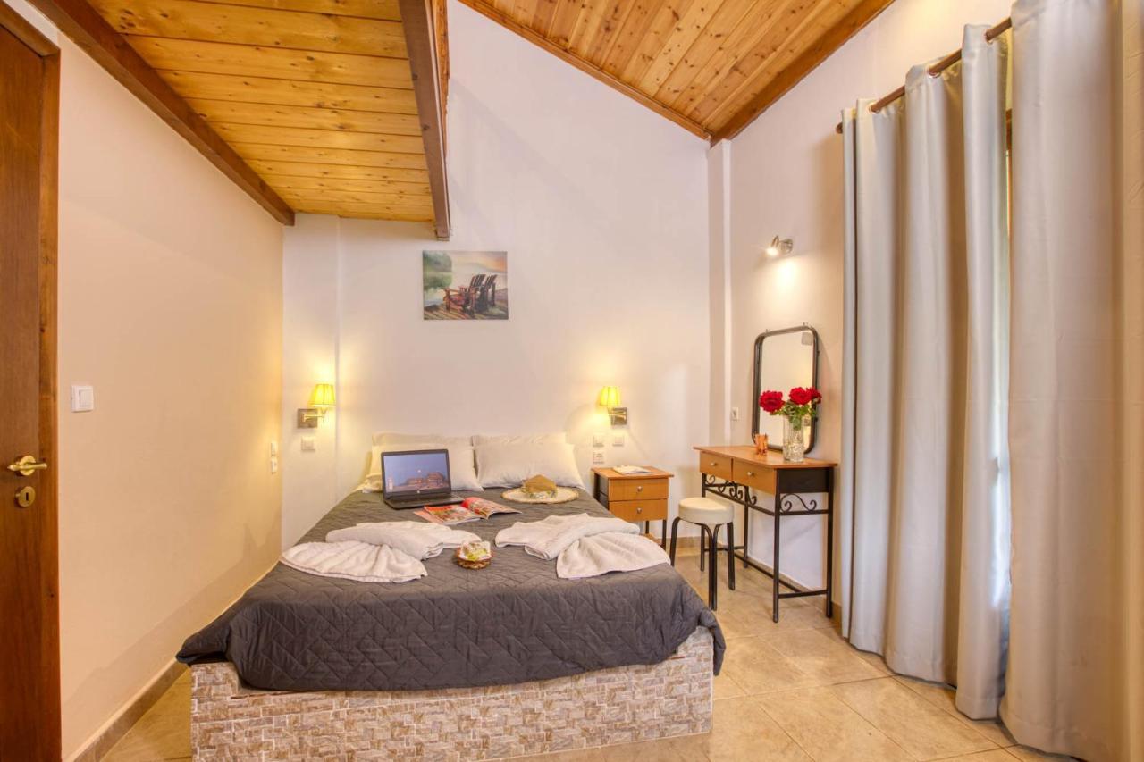 Christinas Lofts Apartment Agios Matthaios  Ngoại thất bức ảnh