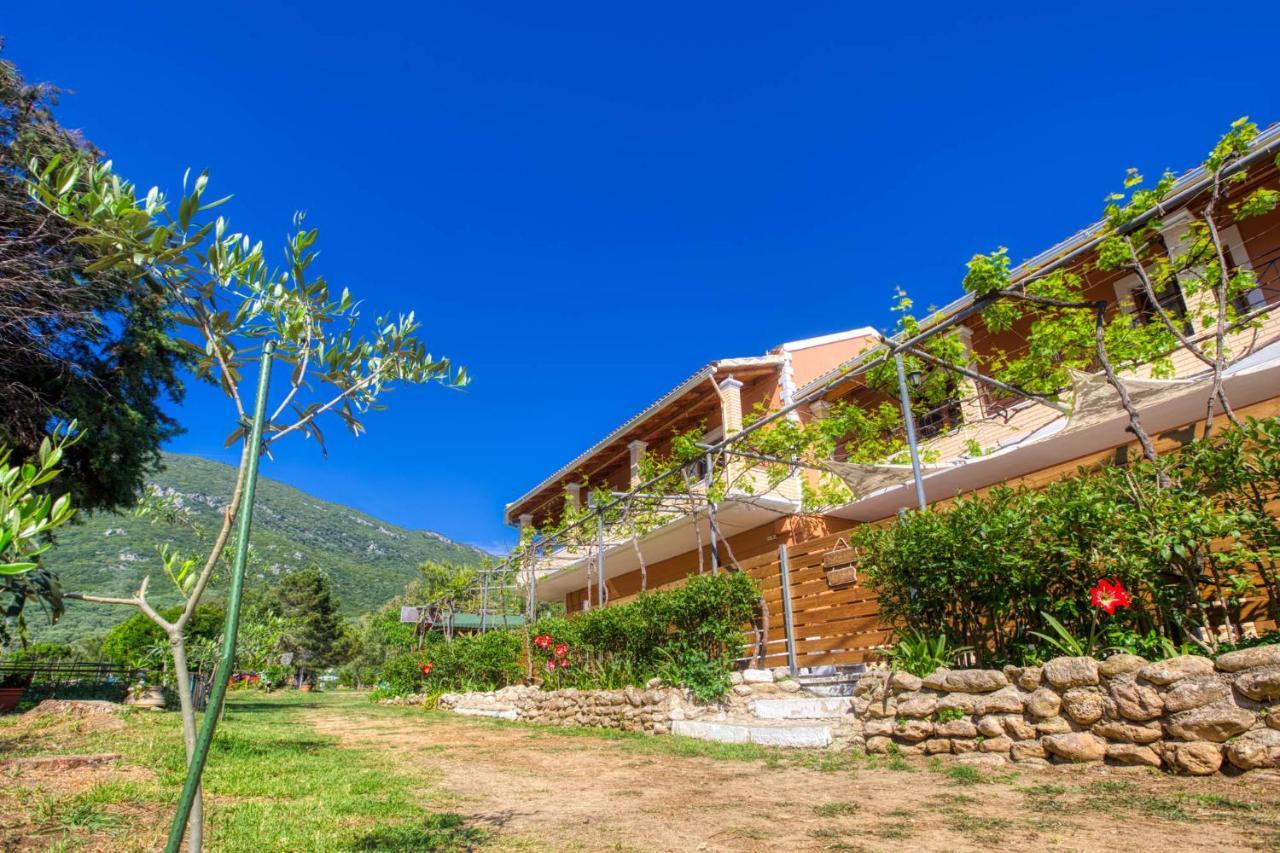 Christinas Lofts Apartment Agios Matthaios  Ngoại thất bức ảnh