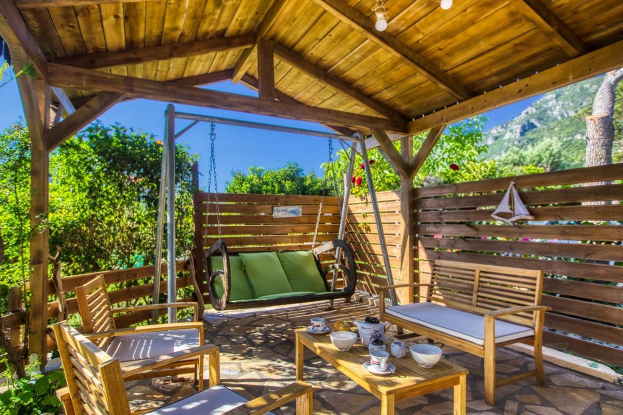 Christinas Lofts Apartment Agios Matthaios  Ngoại thất bức ảnh