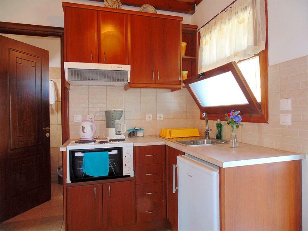 Christinas Lofts Apartment Agios Matthaios  Ngoại thất bức ảnh