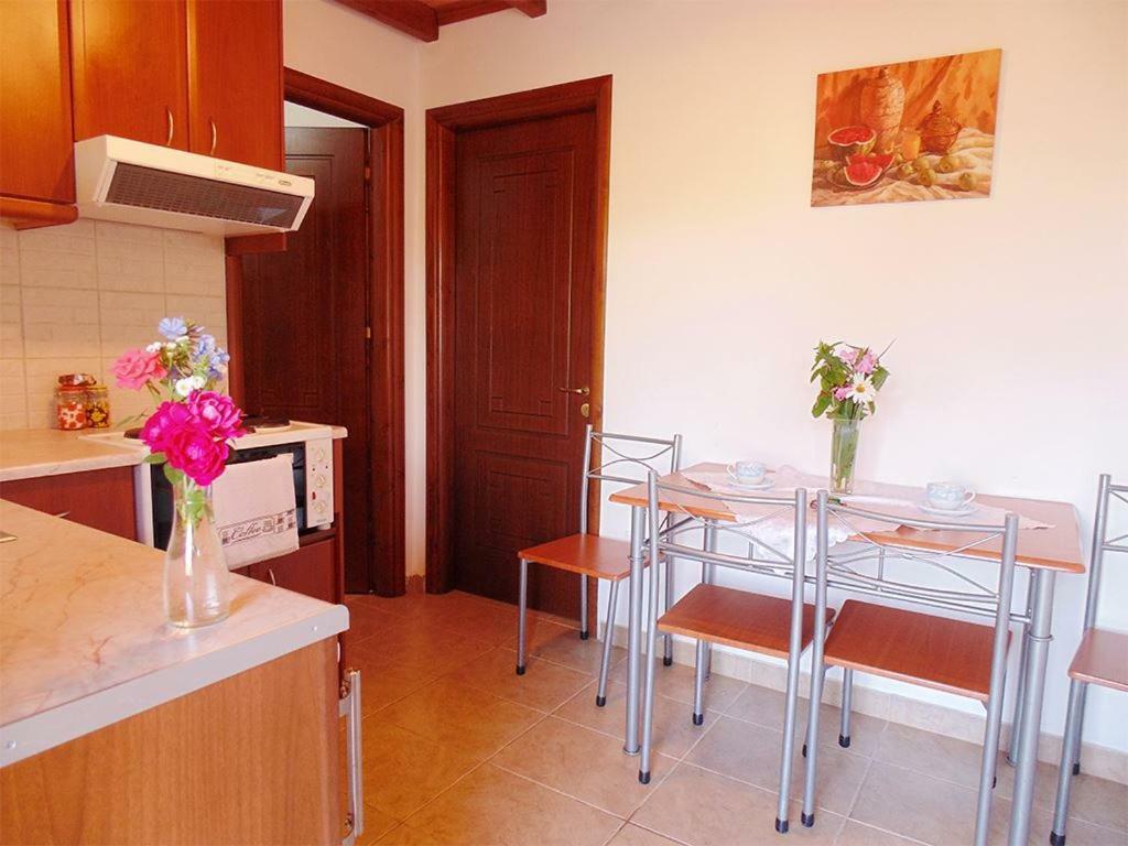 Christinas Lofts Apartment Agios Matthaios  Ngoại thất bức ảnh